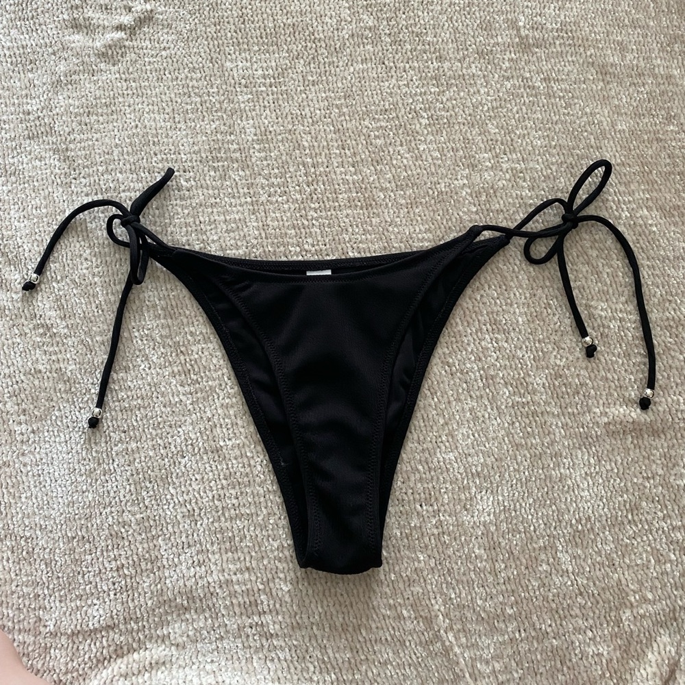 String Bikini - Picture 2 of 7
